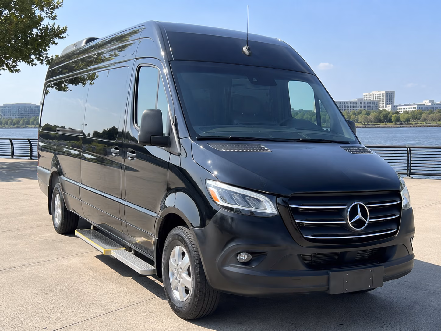 15 passenger sprinter van