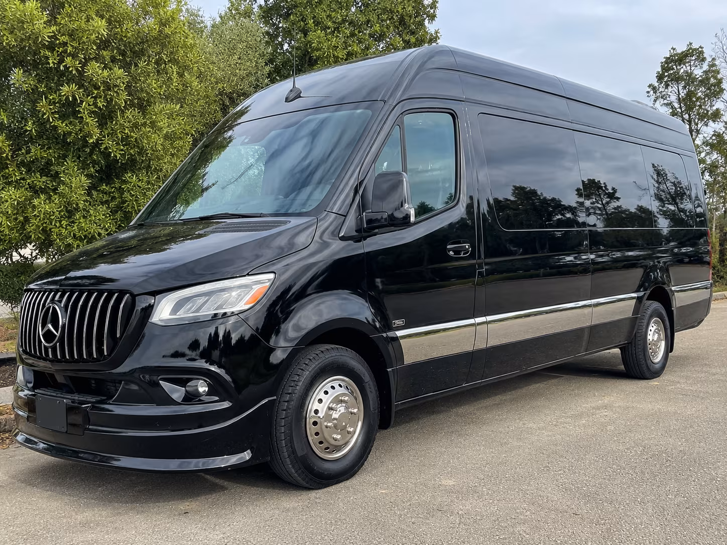 find the perfect transportation for your next airport transfer 4