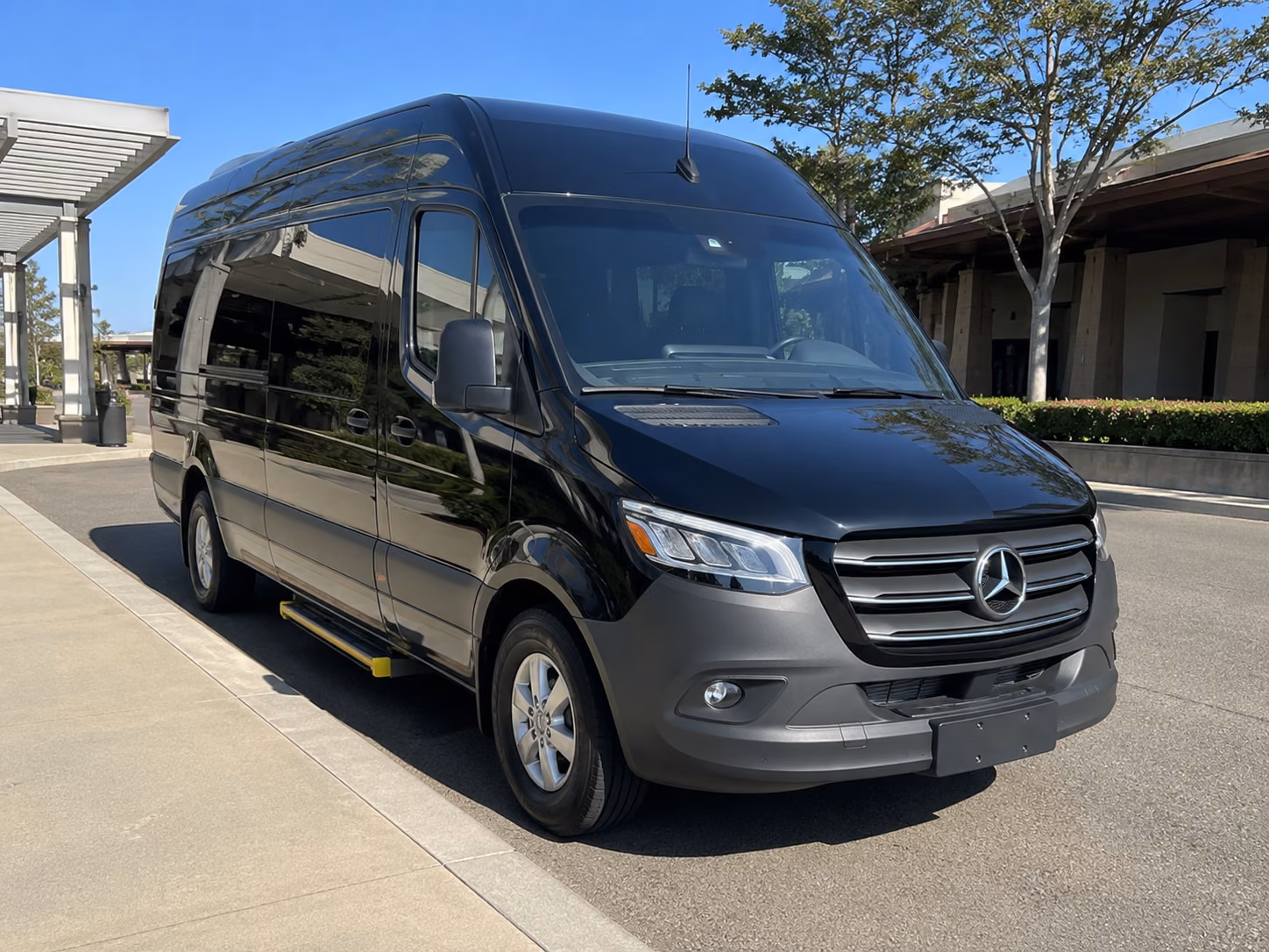 find the perfect transportation for your next airport transfer 5